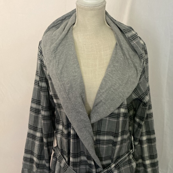 LLBean women’s size medium robe. Great condition - Picture 2 of 4